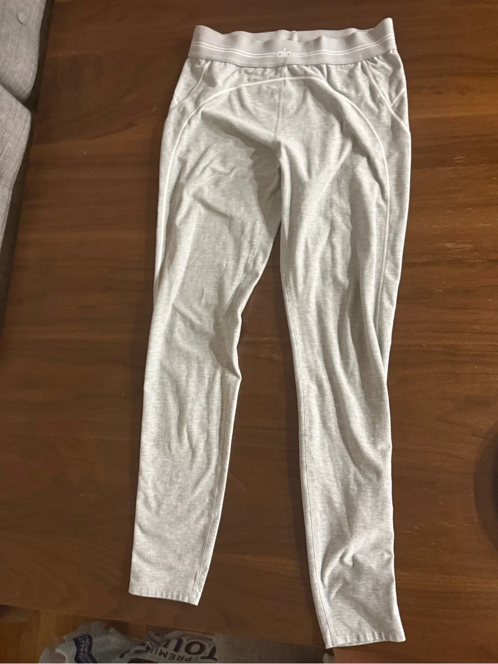 ALO Yoga soft stretch